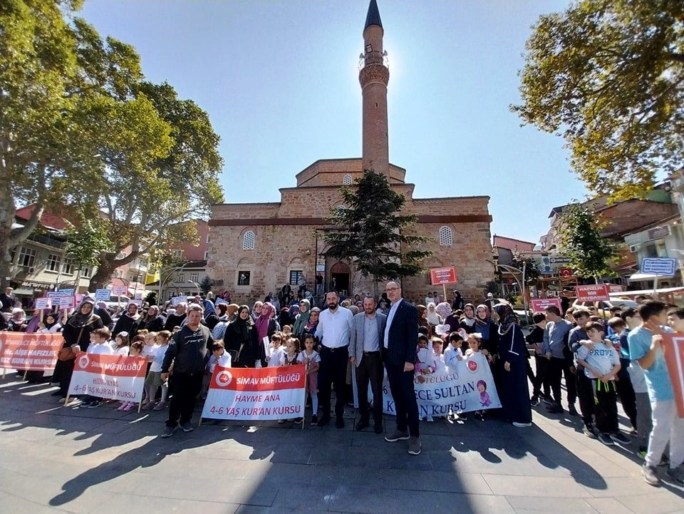 Simav'da Mevlid-i Nebi Haftası için Gençlik Şöleni ve Çocuk Şenliği düzenlendi.