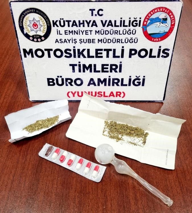 Kütahya'da Motosikletli Polisler Uyuşturucu Operasyonu Yaptı