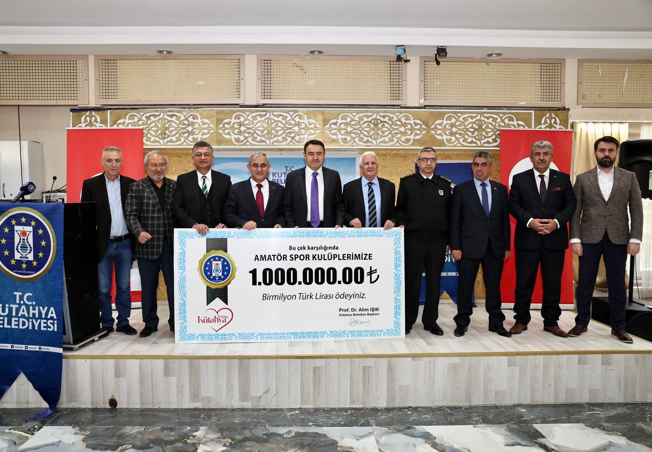 Kütahya Belediyesi Spor Kulüplerine 1 Milyon TL Yardım Yaptı.