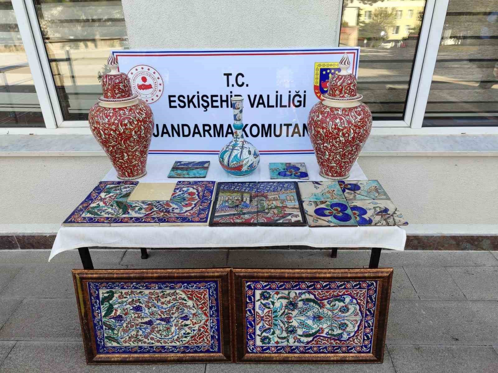 Eskişehir'de Kaçak Tarihi Eser Satıcısı Yakalandı