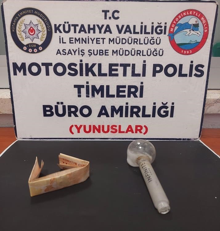 Kütahya'da Motosikletli Polis Timleri, 1.13 gram metamfetamin ele geçirdi.