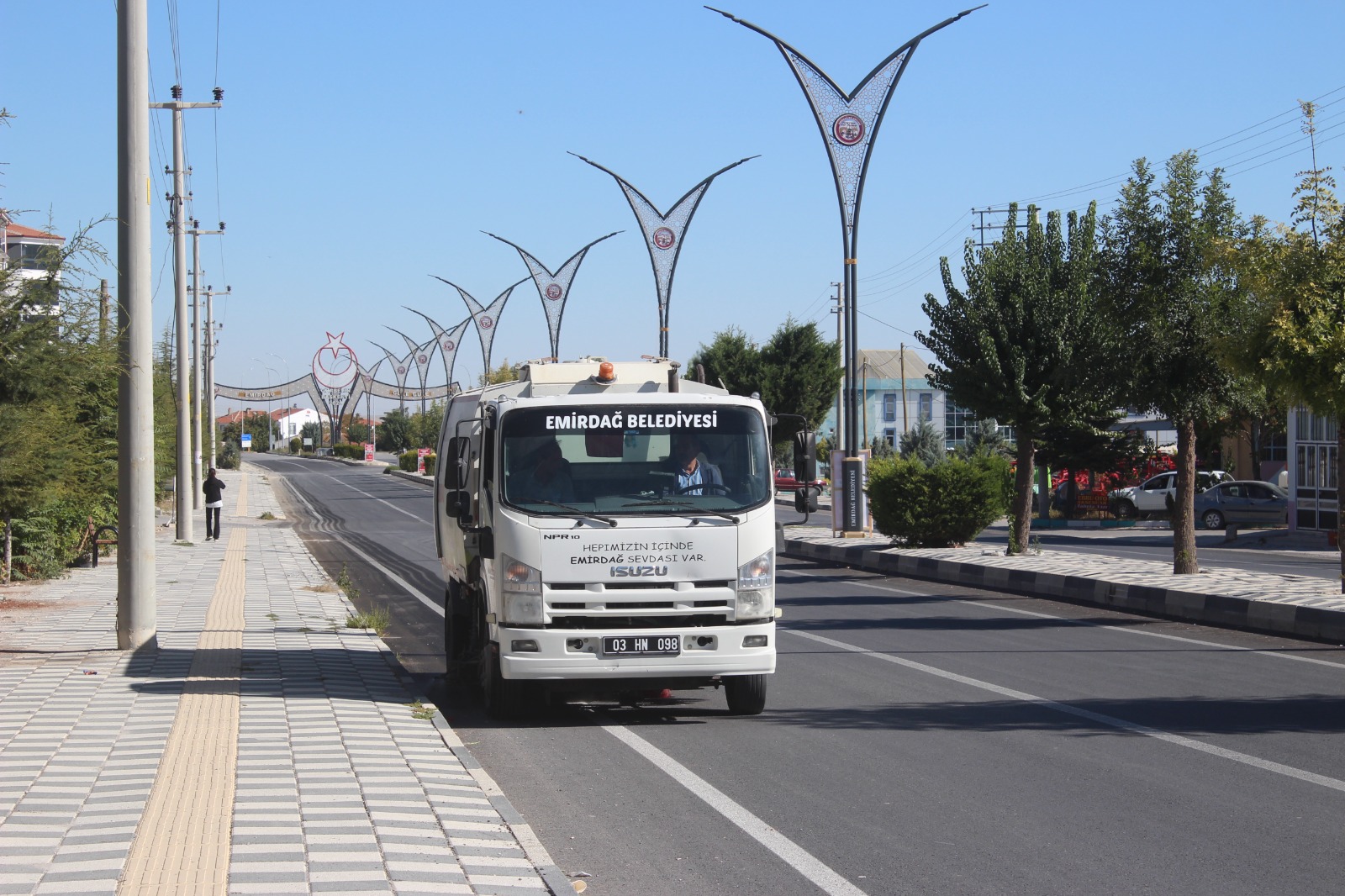 Belediye Başkanı Serkan Koyuncu, Emirdağ'da temizlik seferberliği başlattı.