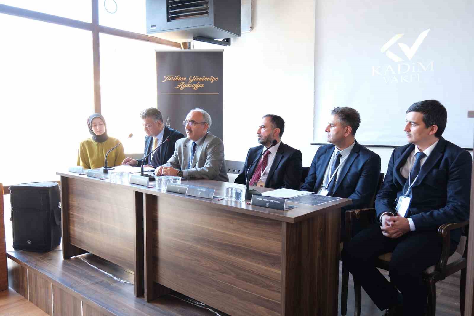 Kütahya'da 'Tarihten Günümüze Ayasofya' çalıştayı düzenlendi.