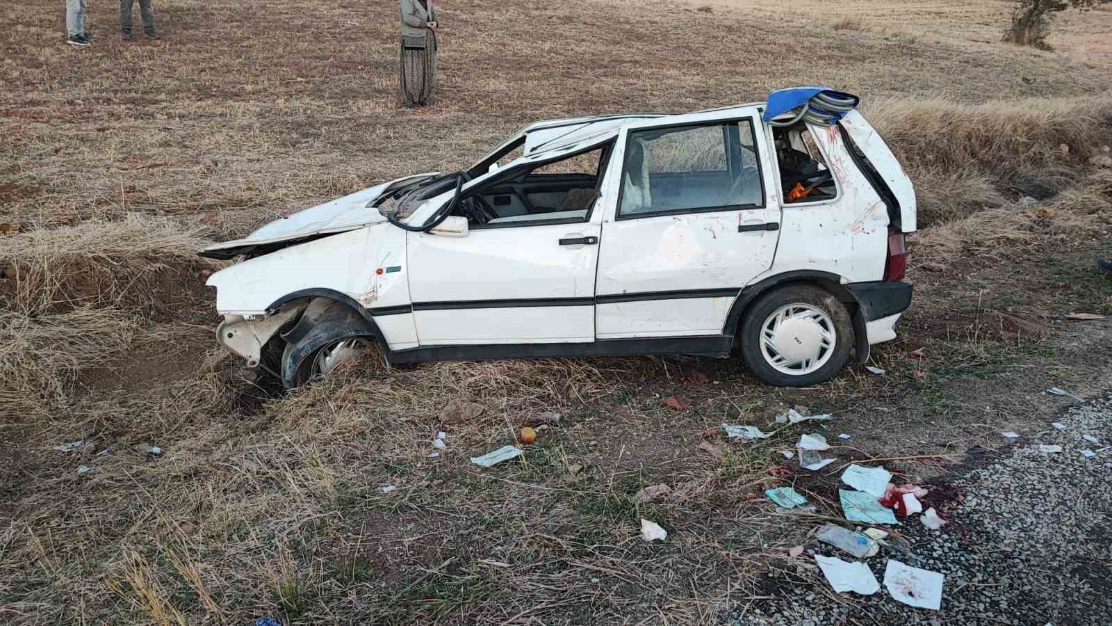 İscehisar'da otomobil şarampole yuvarlandı, 4 yaralı.