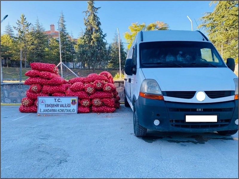 Eskişehir'de 50 Bin TL Değerindeki Soğan Hırsızları Yakalandı