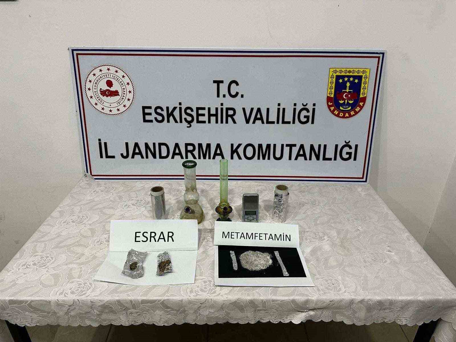 Eskişehir'dejandarma ekiplerince uyuşturucu operasyonu.