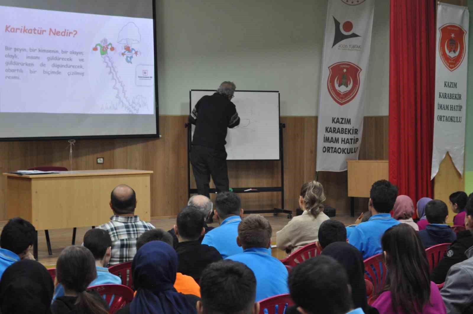 Karikatür Sanatçısı Yaşar Arda, Eskişehir'deki Ortaokulda Seminer Verdi