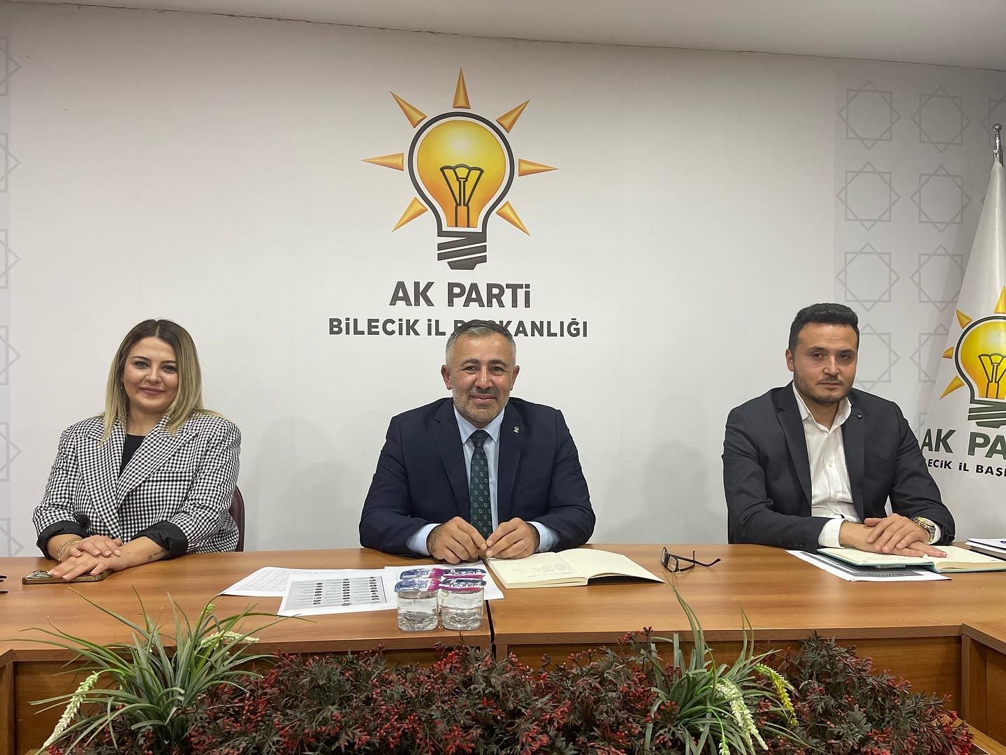 AK Parti Bilecik İl Başkanlığı toplantıda yerel seçimleri değerlendirdi.