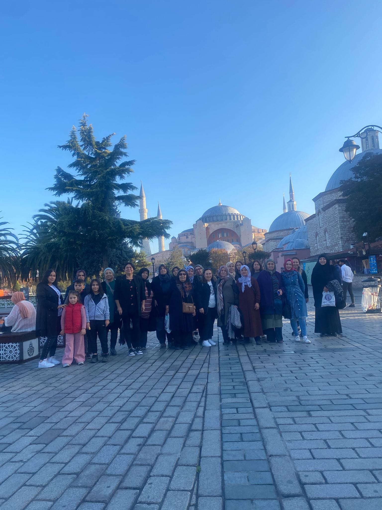 Belediye Başkanı Serkan Koyuncu, kadınlarımıza ücretsiz İstanbul gezileri düzenliyor.