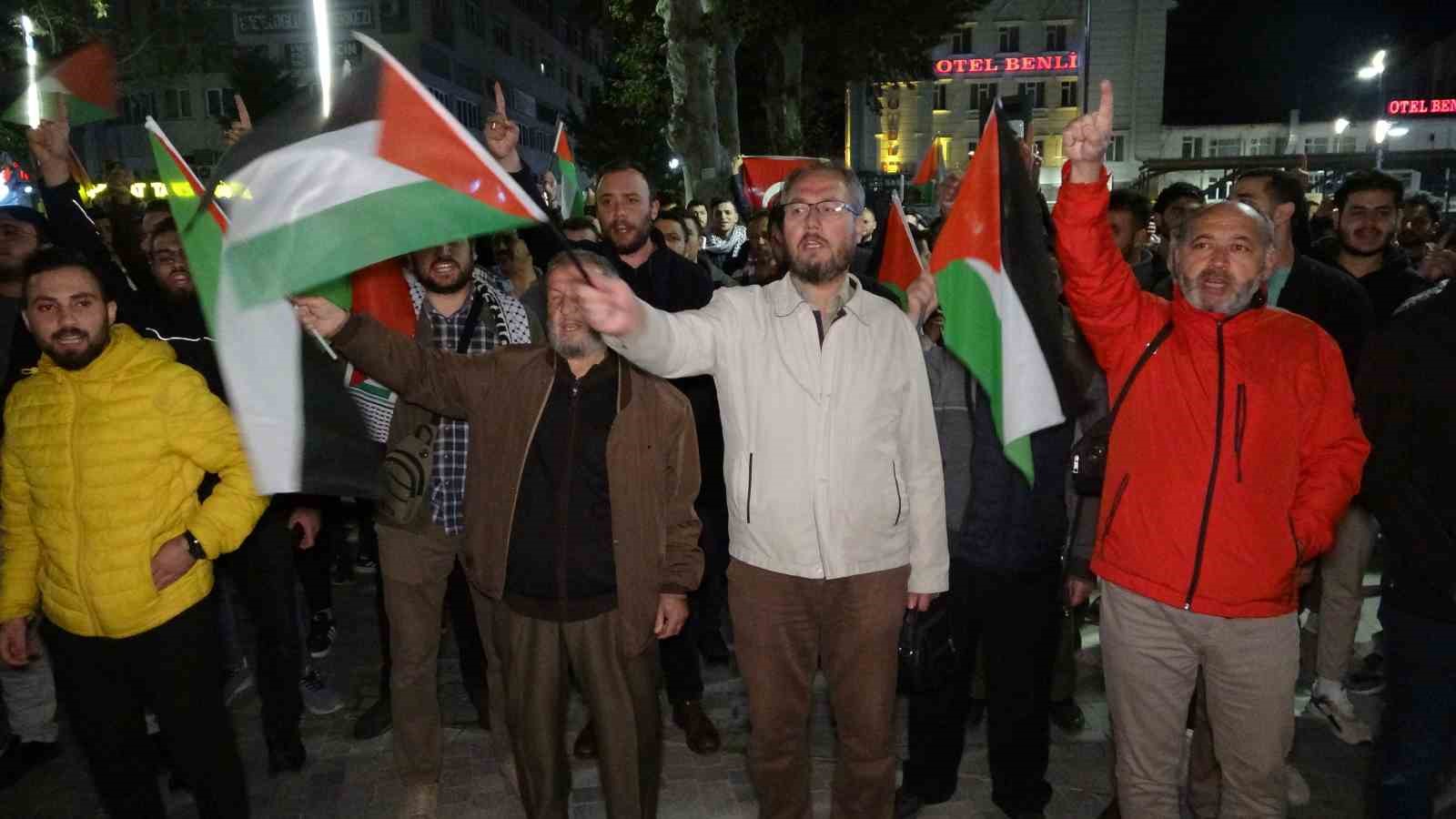 Kütahya'da İsrail'in Hastane Saldırısı Protesto Edildi