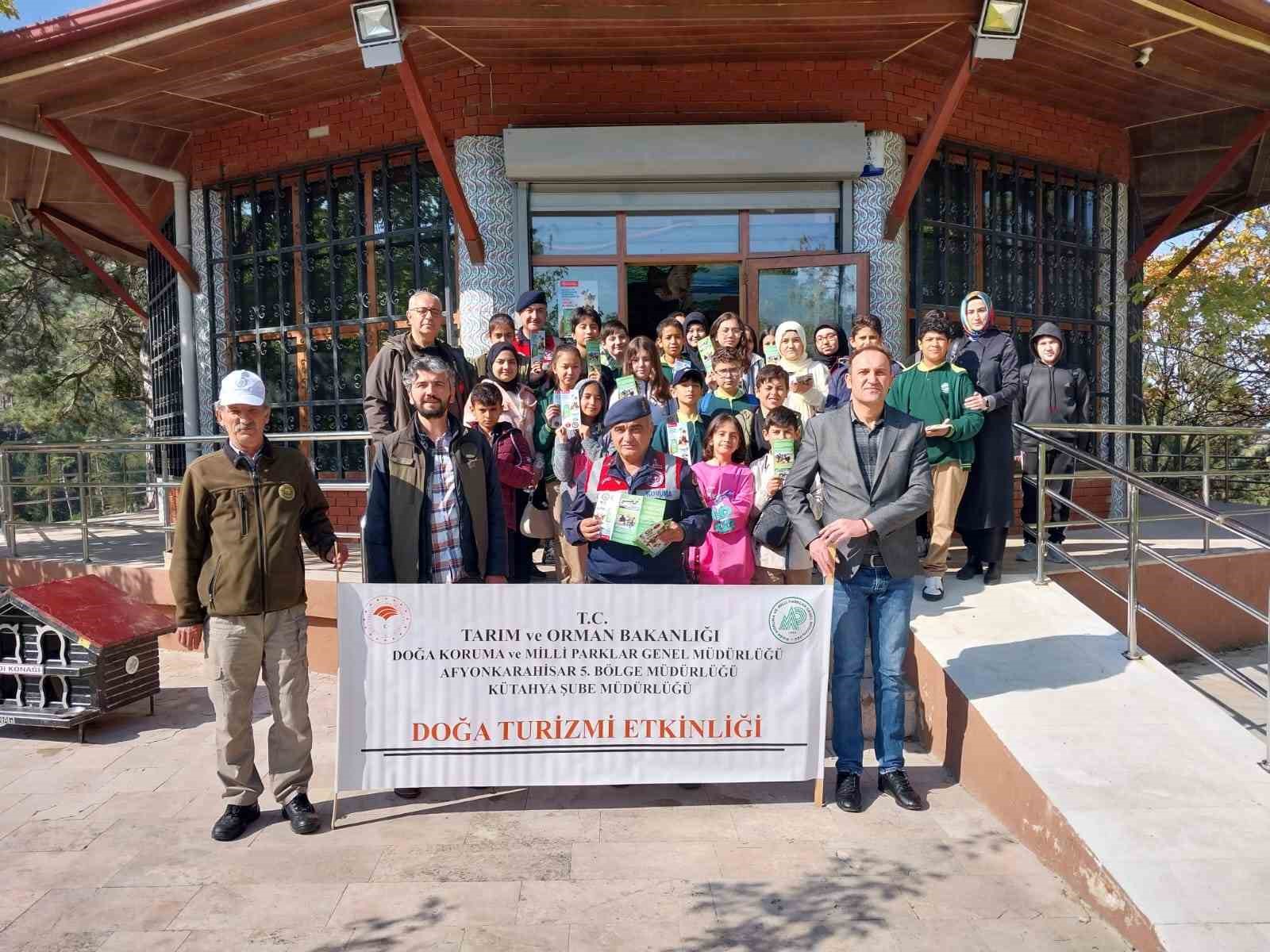 Kütahya'da İsmet İnönü Ortaokulu öğrencilerine Yaban Hayatı Müzesi ve Çamlıca Tabiat Parkı gezisi yapıldı.