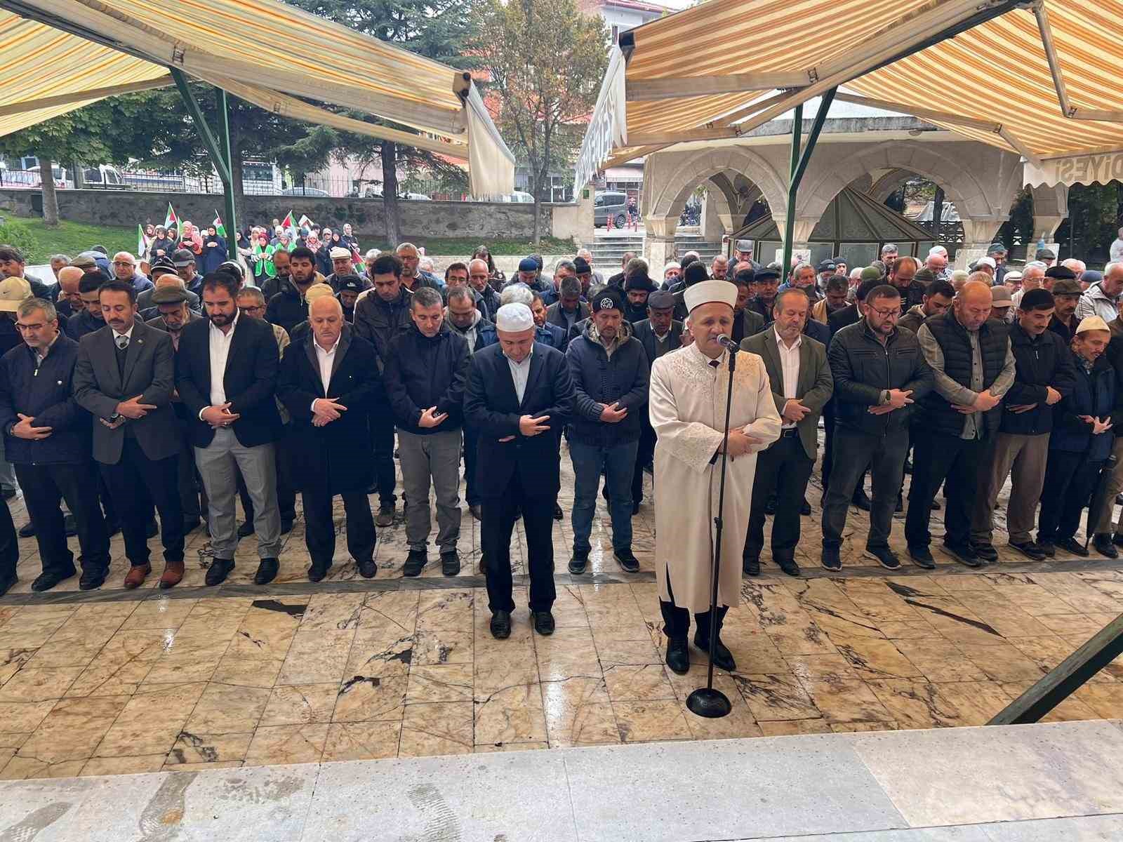 Afyonkarahisar'da İsrail'in Filistin'deki katliamı için gıyabi cenaze namazı kılındı.