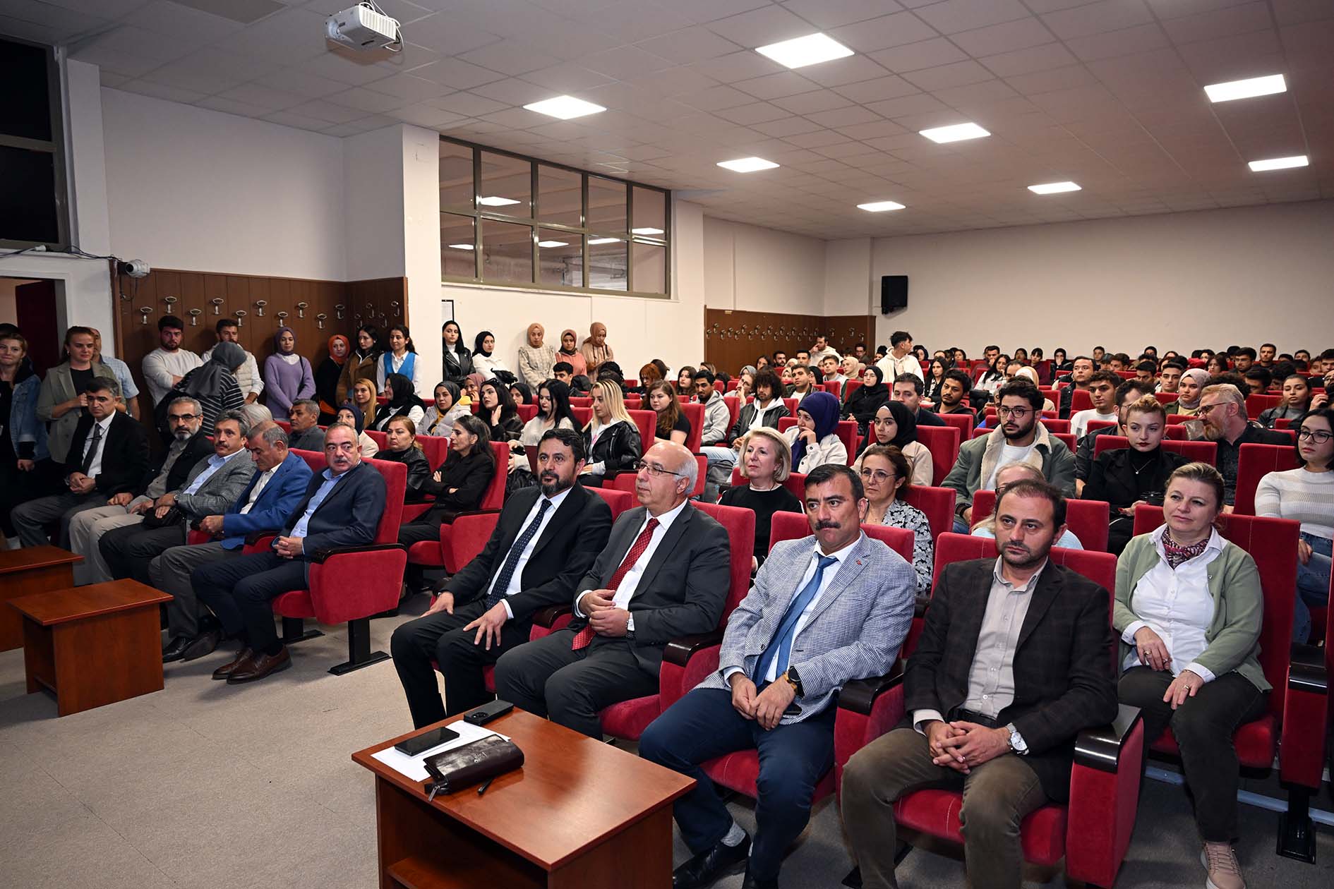 Afyon Kocatepe Üniversitesi'nde İktisat Açılış Dersi Verildi.