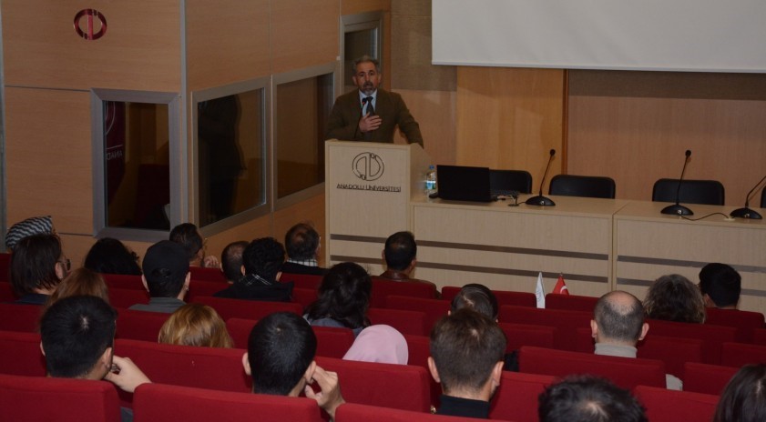 Anadolu Üniversitesi'nde Milli Devlet ve Cumhuriyet üzerine konferans düzenlendi.