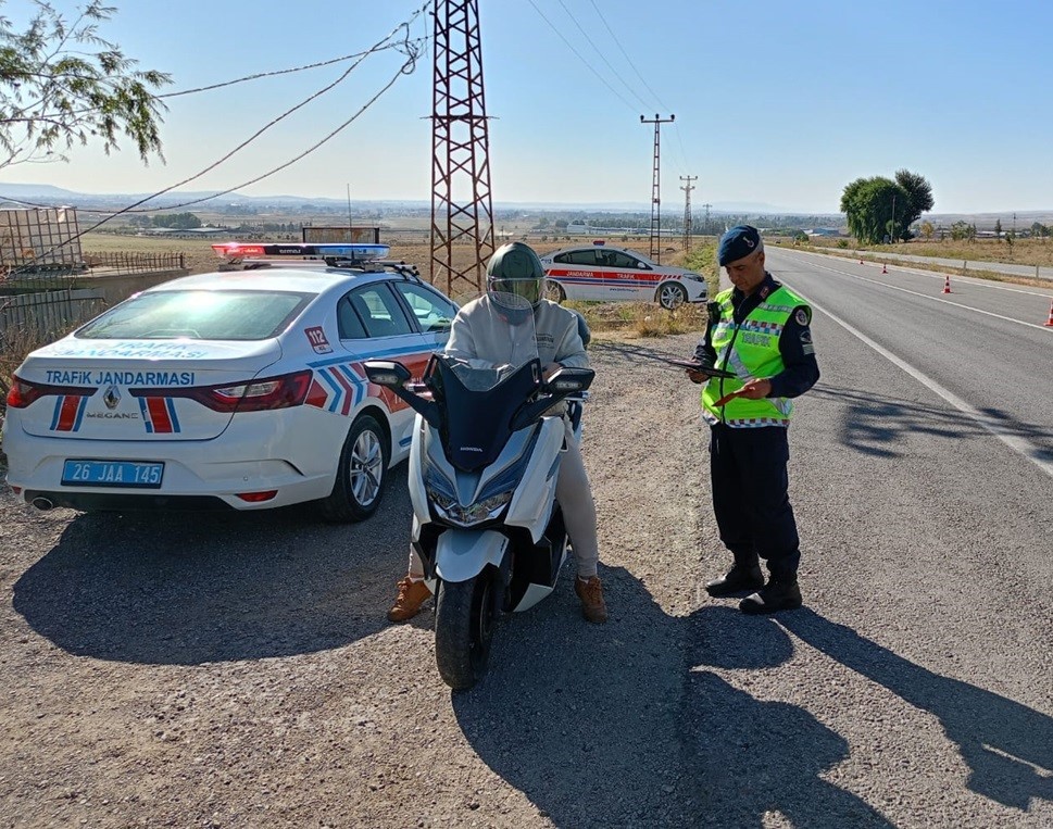 Eskişehir Jandarma, Trafik Denetiminde Ceza Yağdırdı