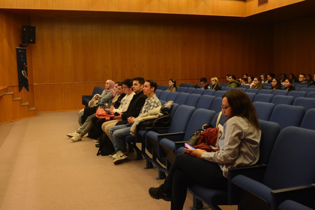 Anadolu Üniversitesi, uluslararası öğrencilere ikamet izni hakkında bilgi verdi.