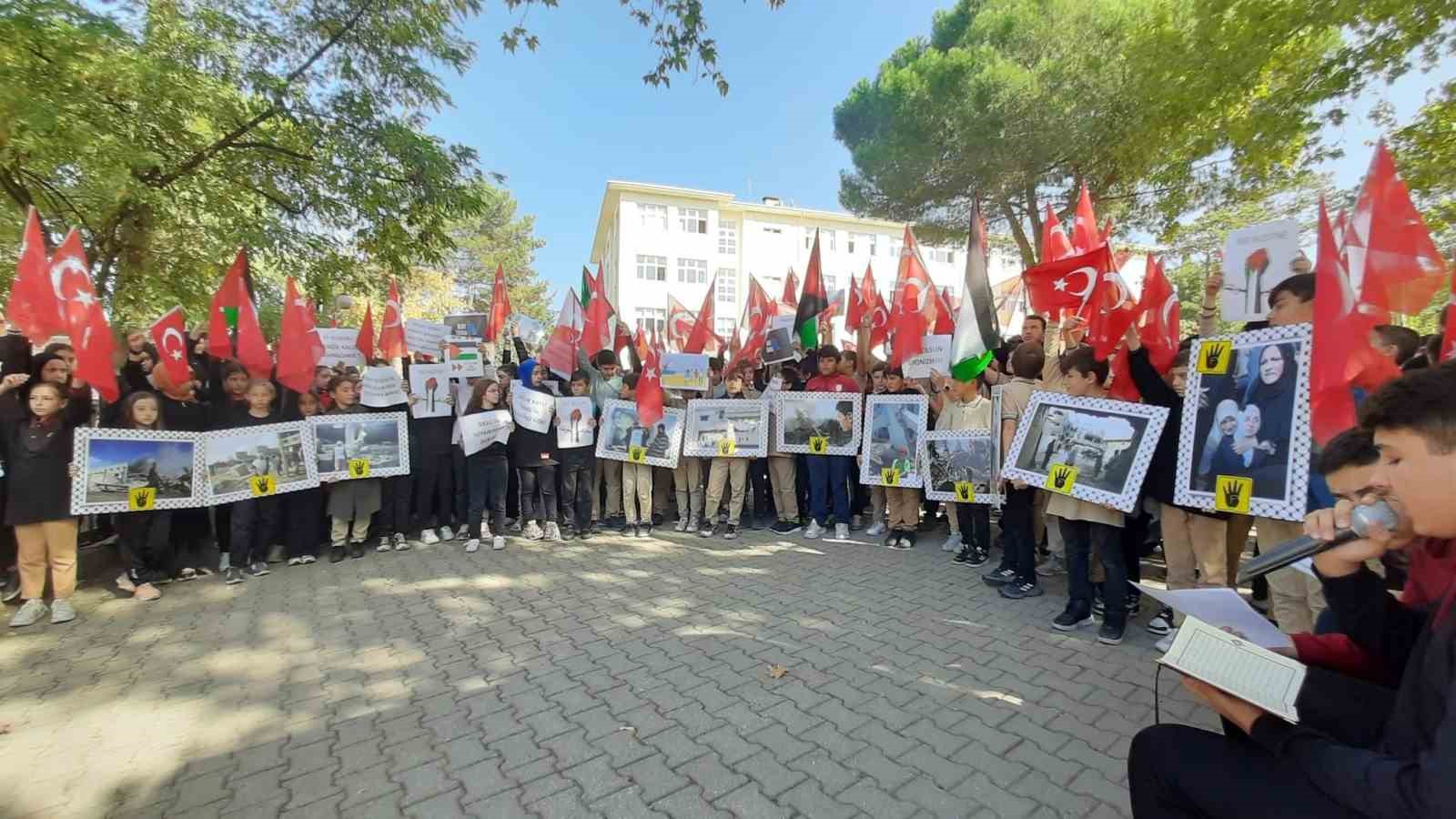 Bilecik'teki Lise Öğrencileri Gazze İçin Ayağa Kalktı