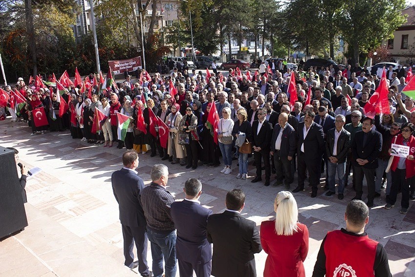 Bilecik'te siyasi partiler ve STK'lar Filistin'e destek verdi.