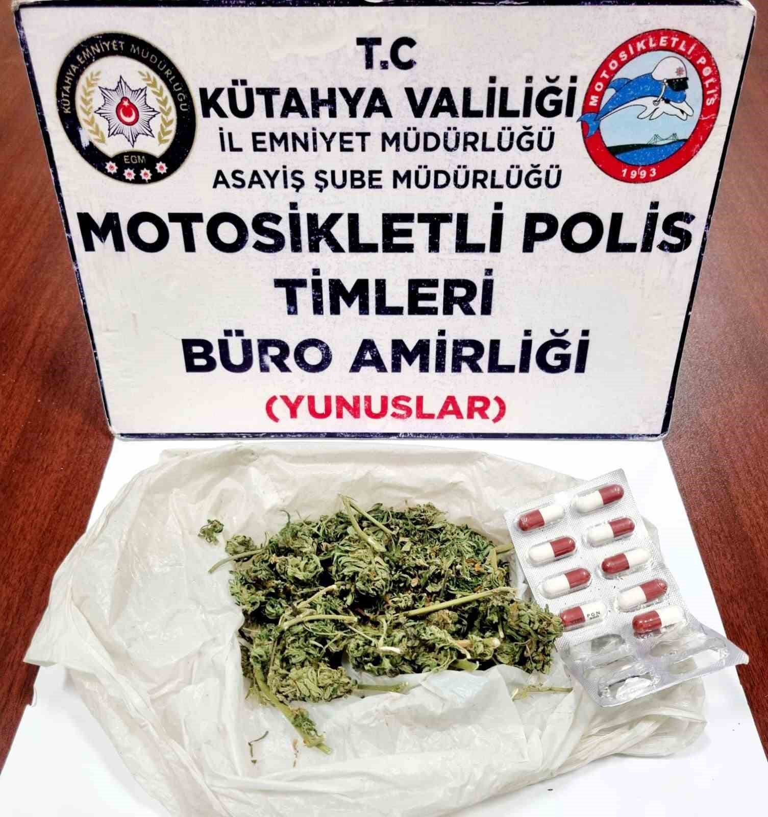 Kütahya'da Motosikletli Polis Timlerince uyuşturucu operasyonu yapıldı.