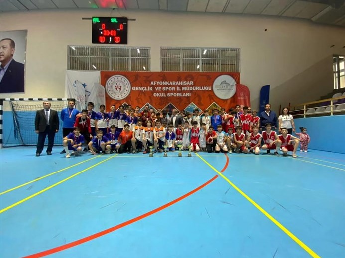 Afyonkarahisar'da Okul Sporları Voleybol Müsabakaları Tamamlandı