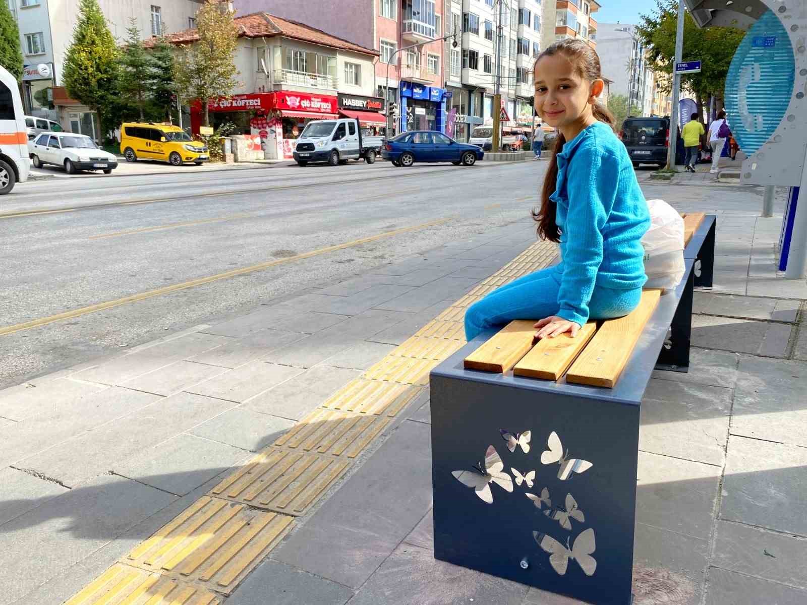 Bozüyük'te Kaldırımlara 40 Yeni Dekoratif Bank Eklendi