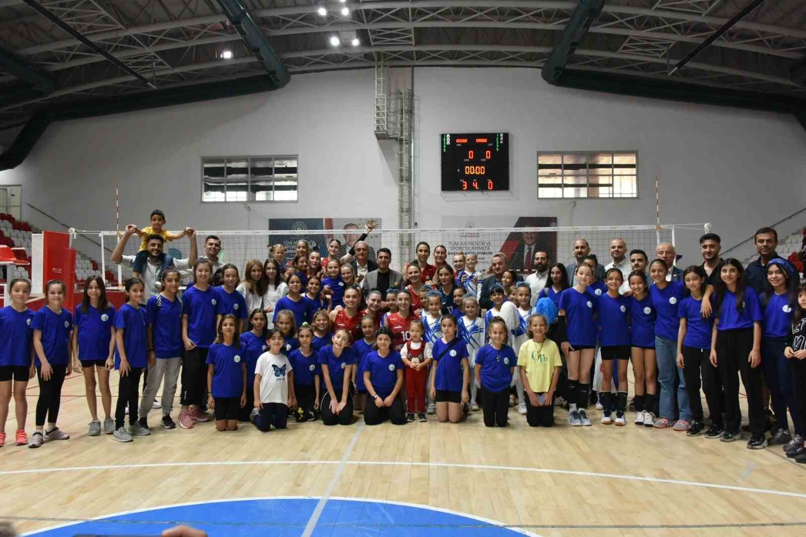 Bozüyük Belediyesi Kadın Voleybol Takımı galip!