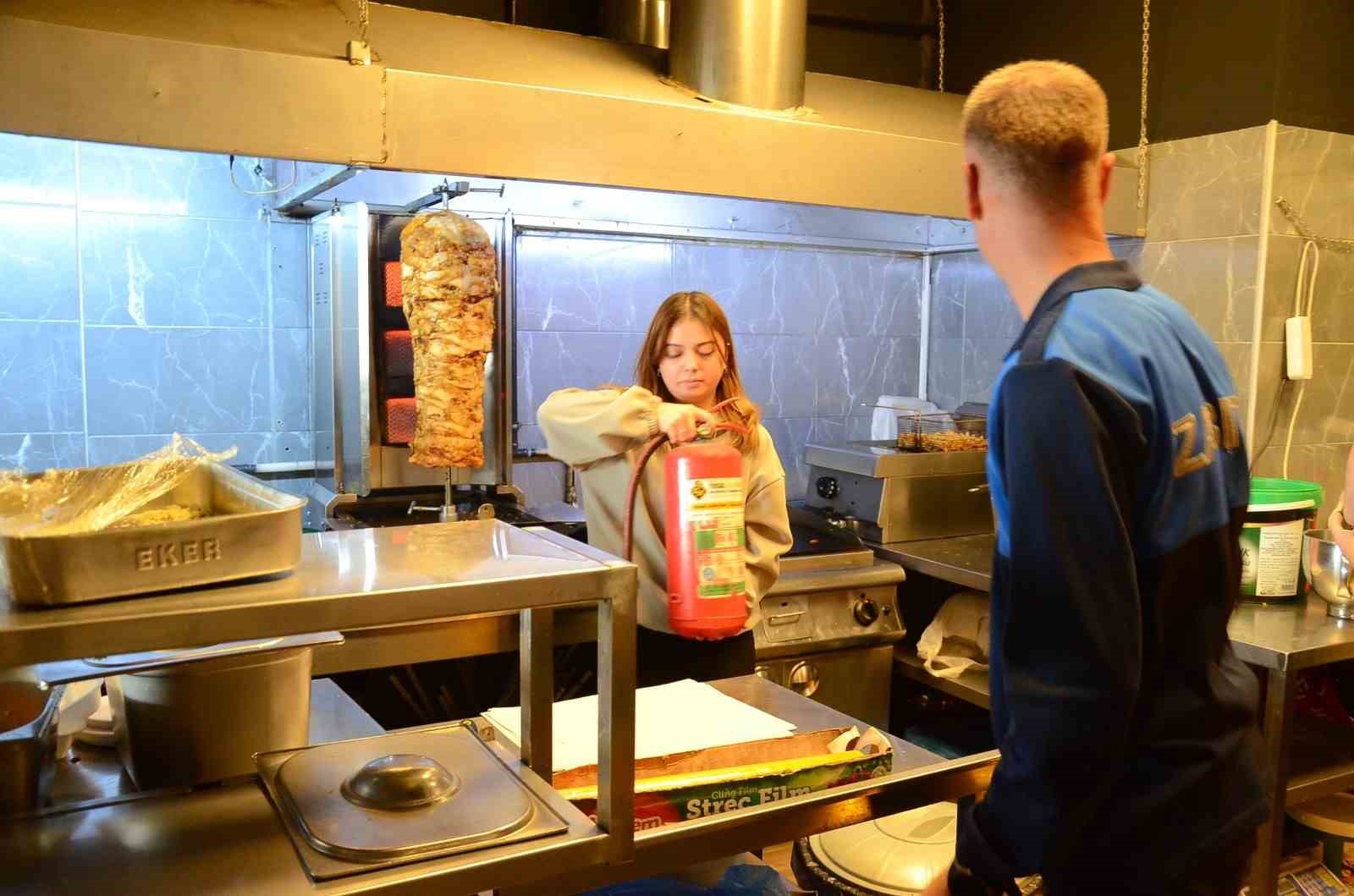 Bozüyük'te Belediye, Fast Foodları Denetledi