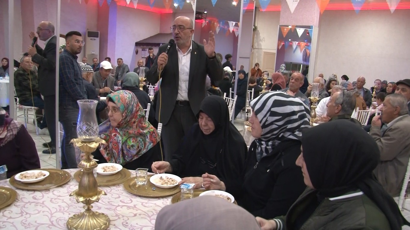 AK Parti tarafından düzenlenen 'Mahallede gezek var' etkinliği Kütahya'da büyük ilgi gördü.