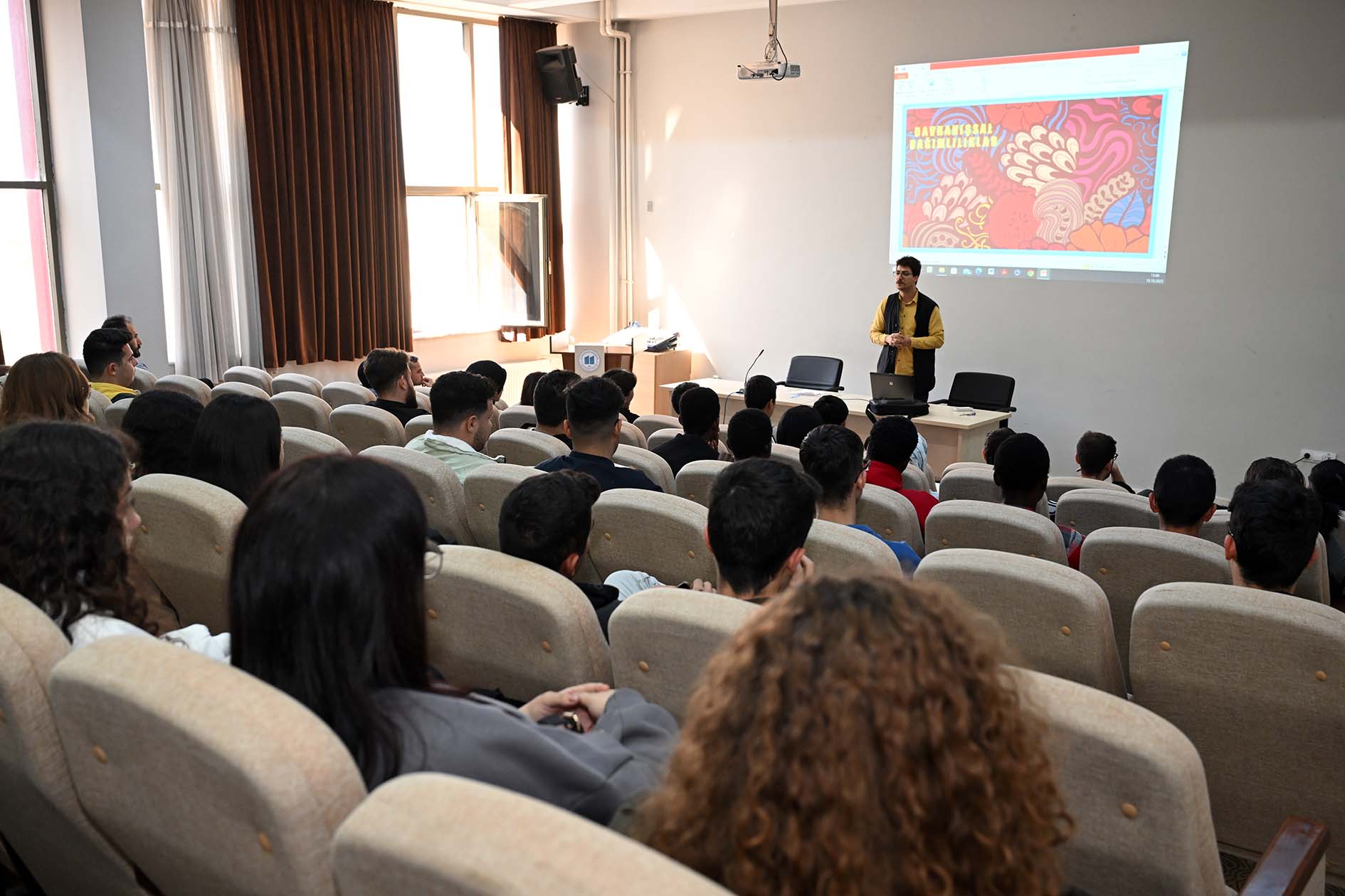 Afyon Kocatepe Üniversitesi öğrencilerine davranış bağımlılıkları konferansı düzenlendi.