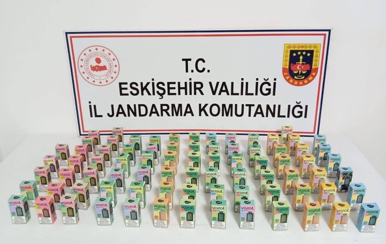 Eskişehir'de Jandarma Operasyonu: 80 adet elektronik sigara ele geçirildi.