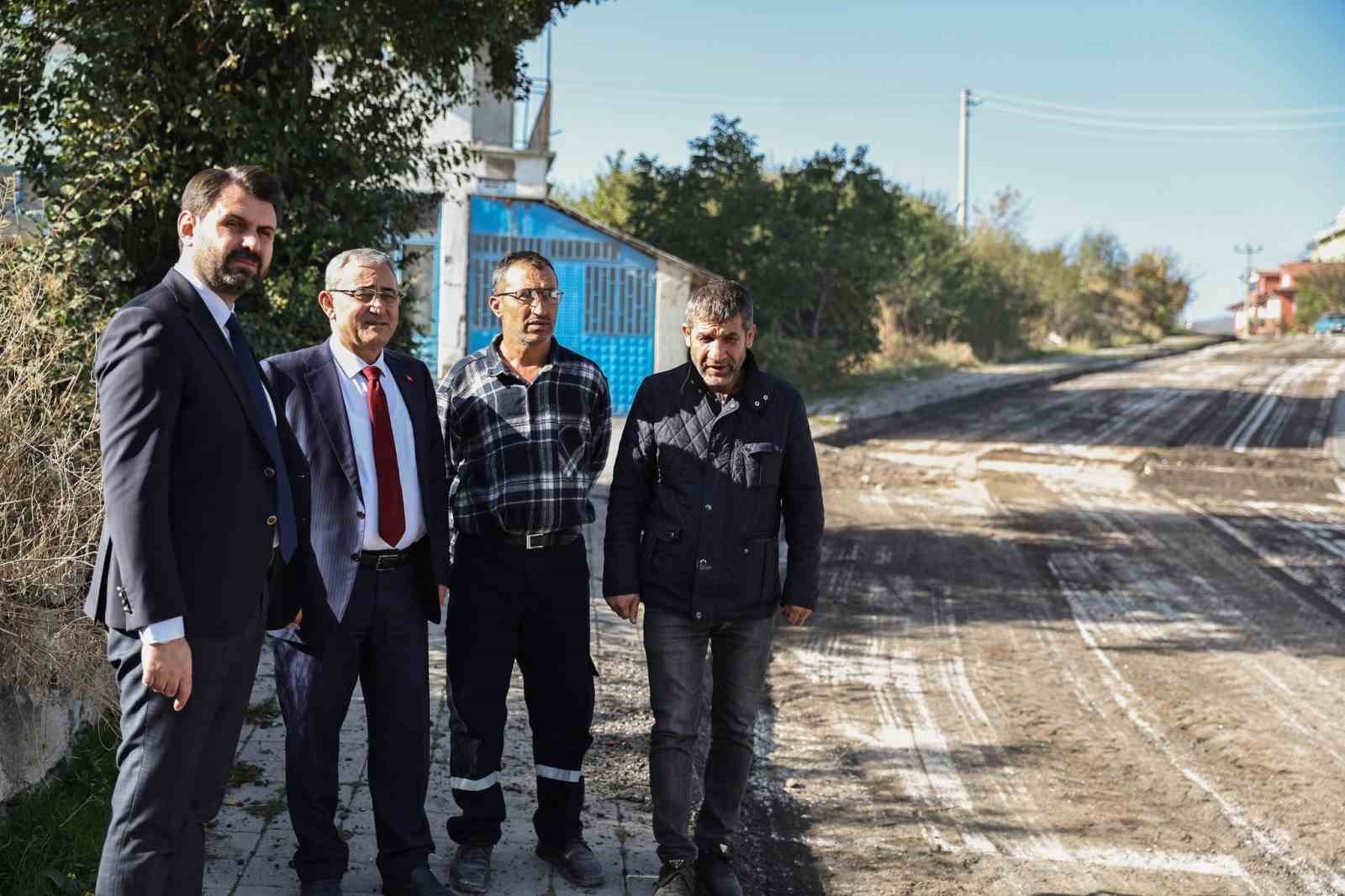 Kütahya Belediyesi, Okmeydanı'nda asfalt çalışmalarını sürdürüyor.