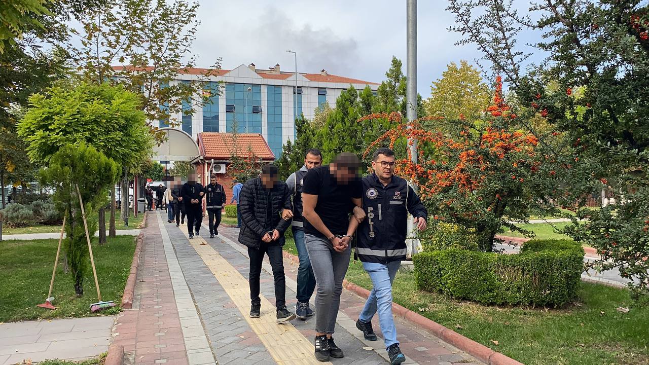 Isparta'da Pos Tefeciliği Yapan 5 Şahıs Yakalandı