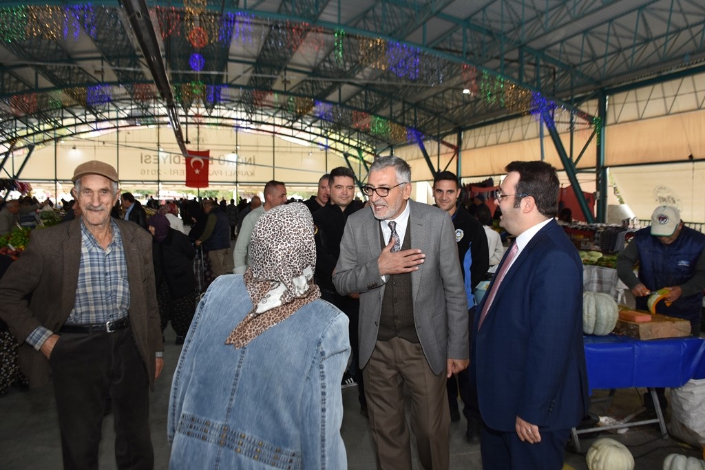 İnönü Belediye Başkanı Kadir Bozkurt, Pazar Esnafını Ziyaret Etti