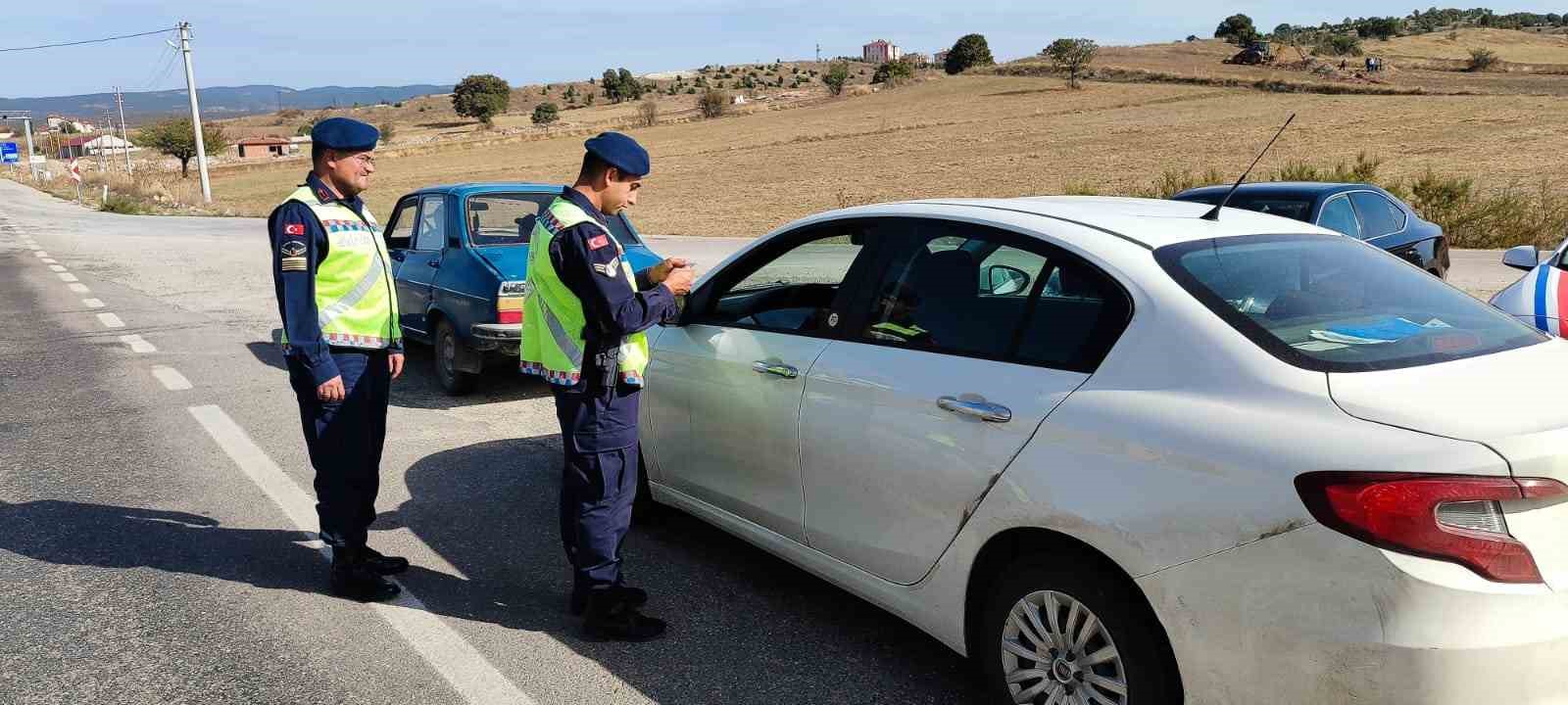 Emet Trafik Jandarması Sürücülere Bilgilendirme ve Denetim Yaptı