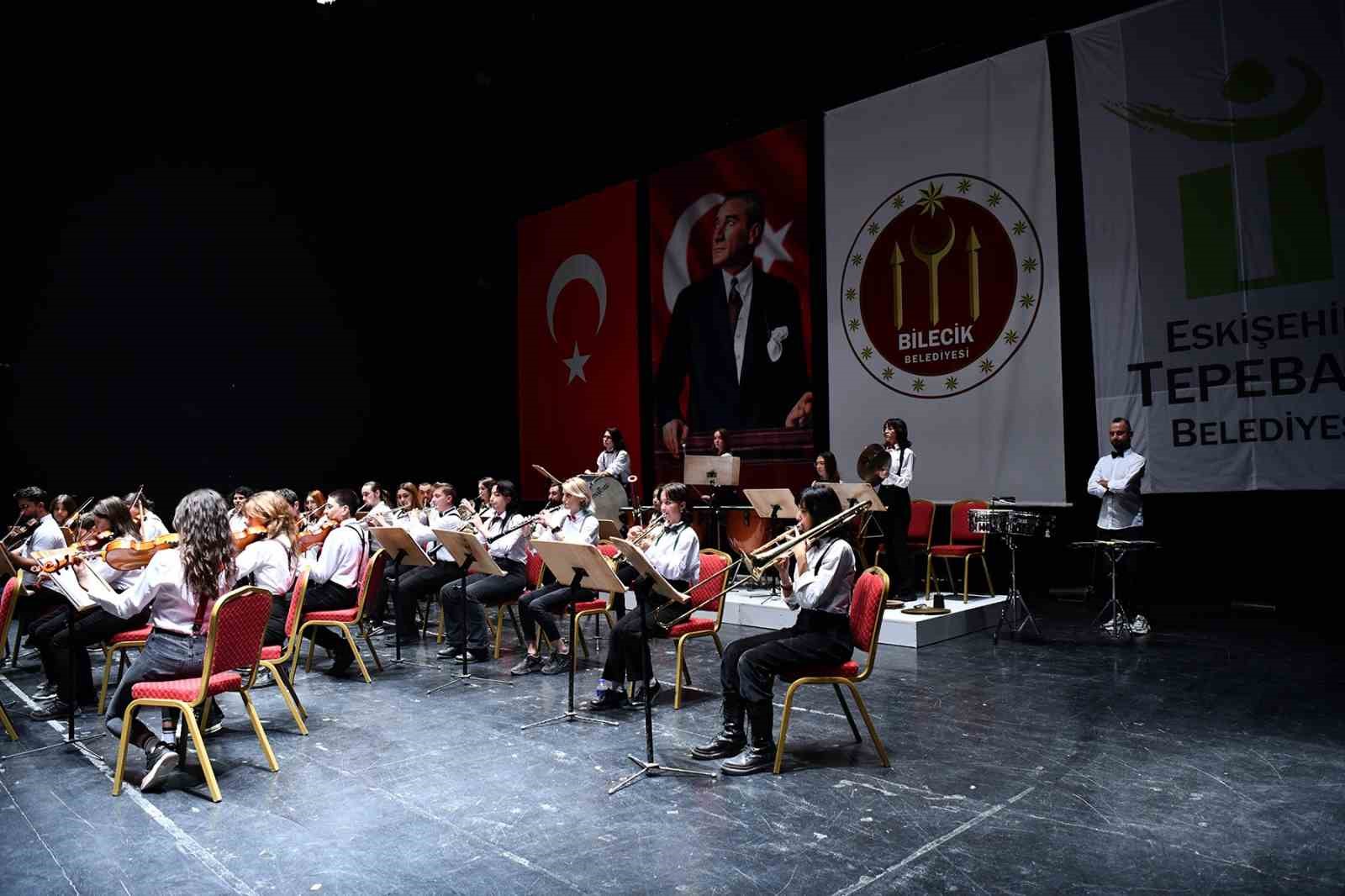 Tepebaşı Belediyesi İki Elin Sesi Var Çocuk Senfoni Orkestrası, Bilecik'te Alkışlandı.