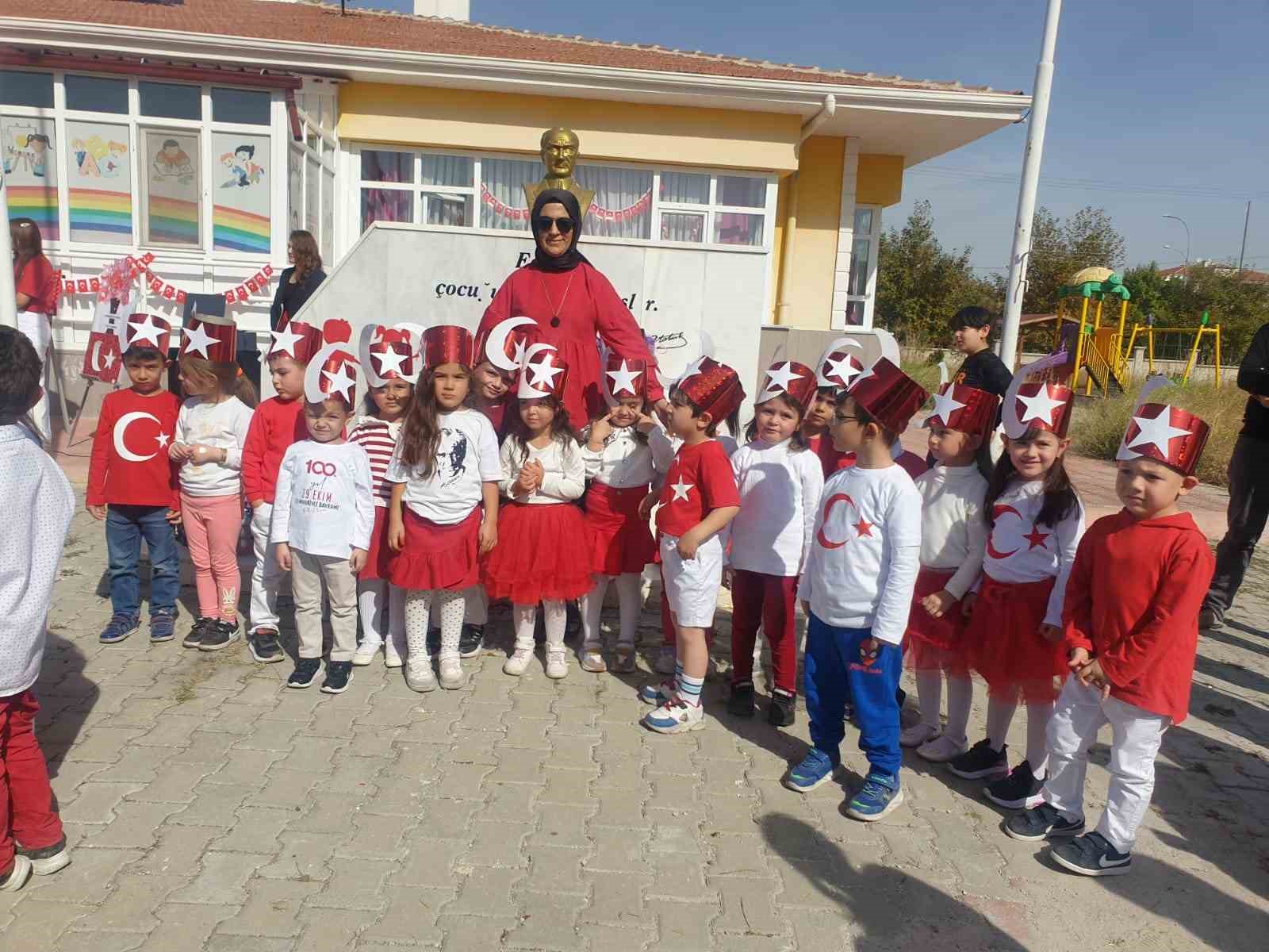 Afyonkarahisar'da Kreş Öğrencileri Cumhuriyetin 100. Yılını Kutladı