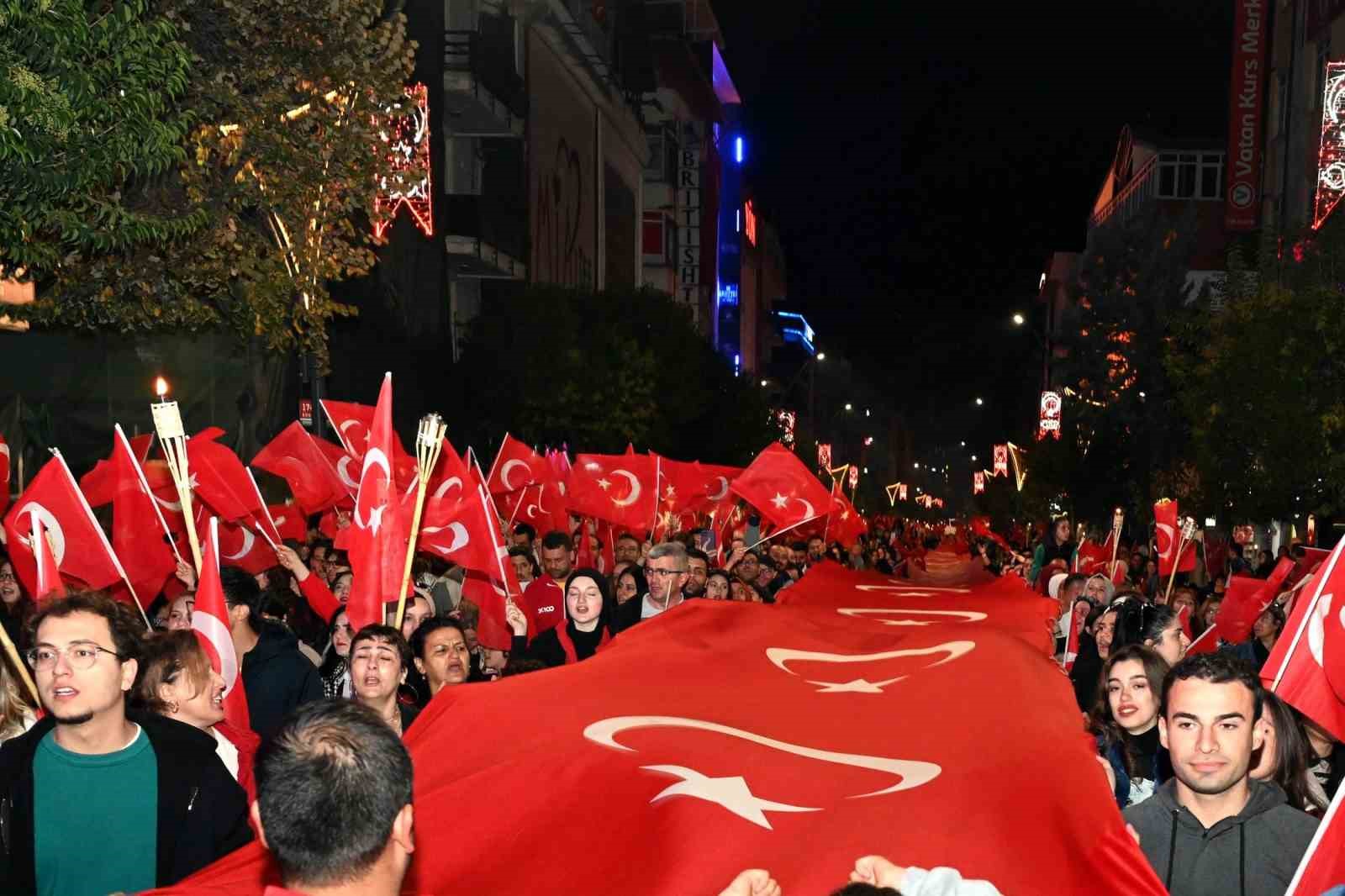 Cumhuriyet'in 100. yılı Fener Alayı ile kutlandı.