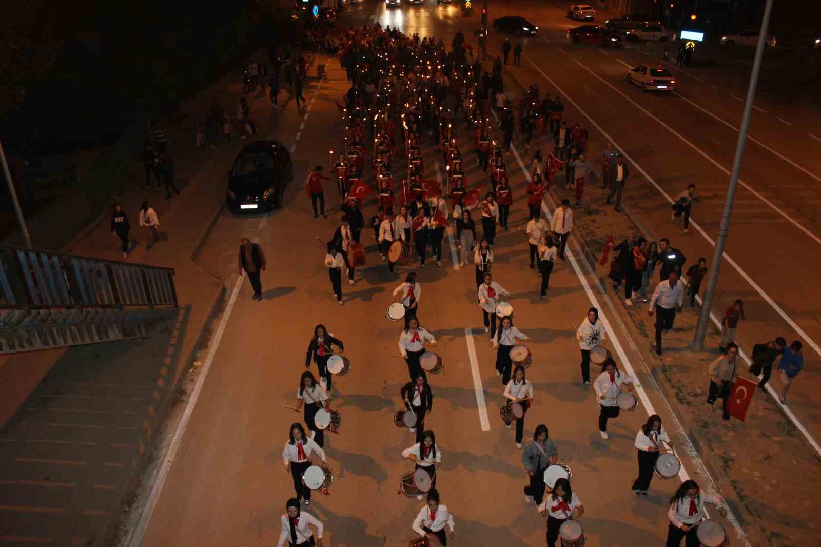 Osmaneli'de Cumhuriyet Bayramı'nda dev fener alayı!