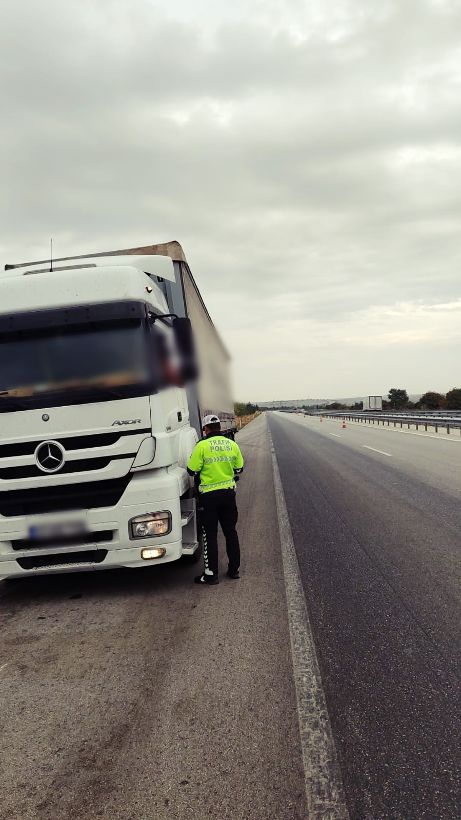 Afyonkarahisar'da Yapılan Trafik Denetiminde 4 Bin Araç Sürücüsü Kontrol Edildi