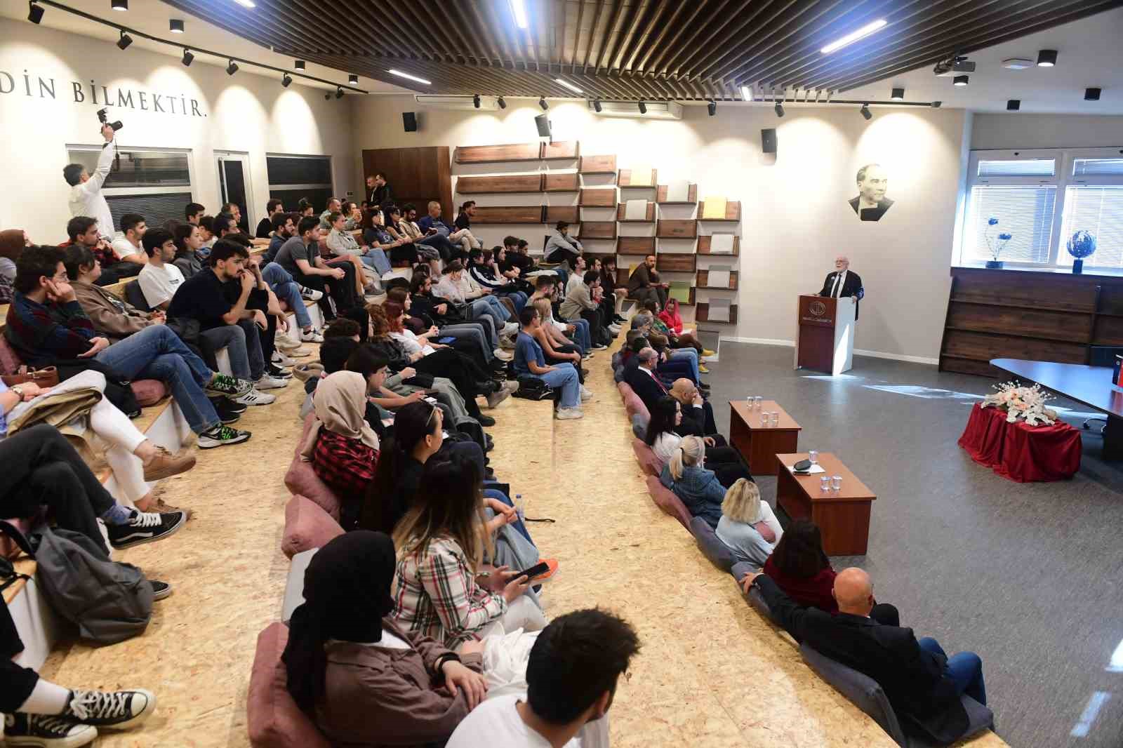 Anadolu Üniversitesi tarafından düzenlenen Kültür ve İletişim semineri büyük ilgi gördü.