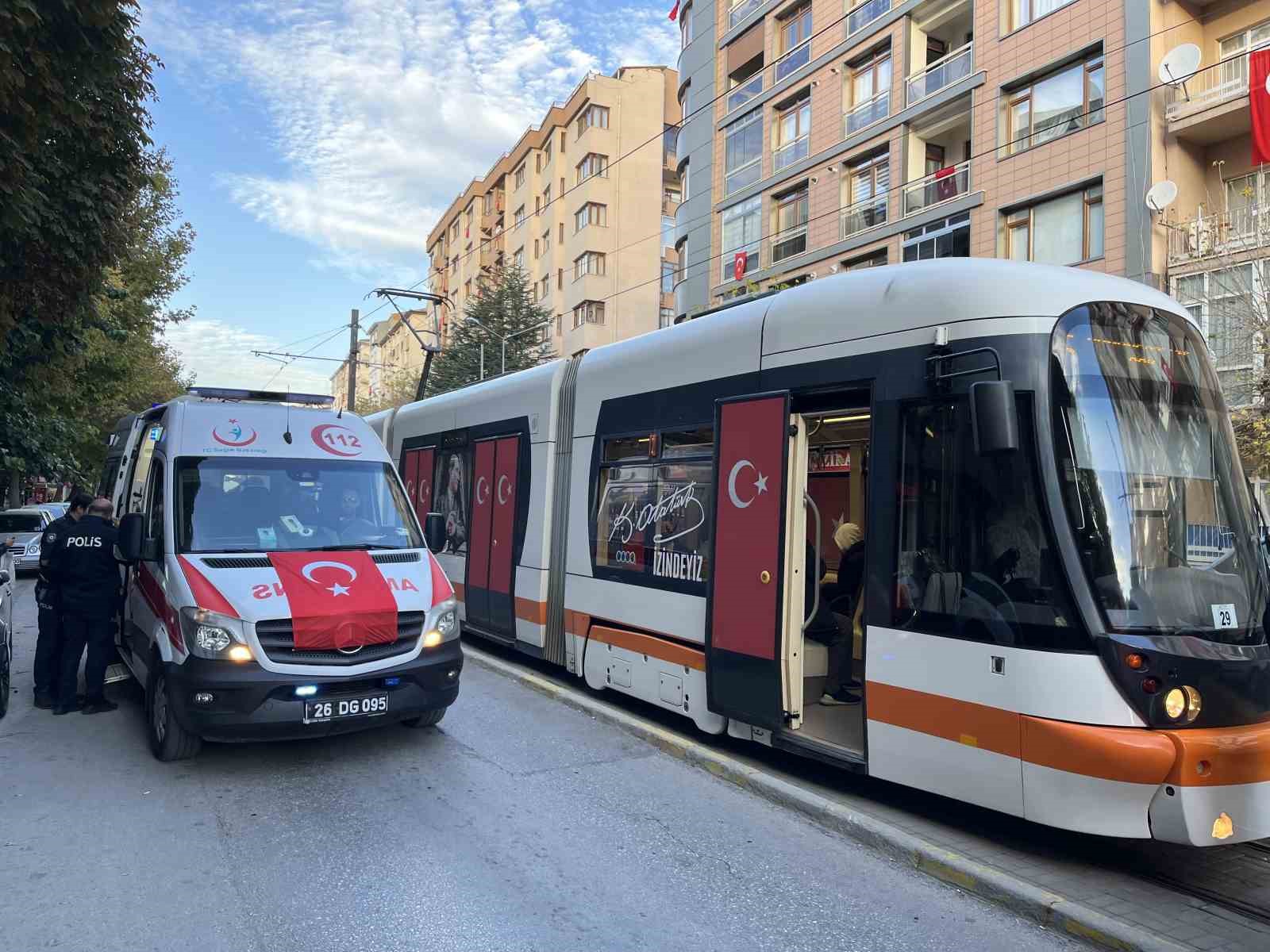 Eskişehir'de tramvay çarpması: 16 yaşındaki genç kız yaralandı