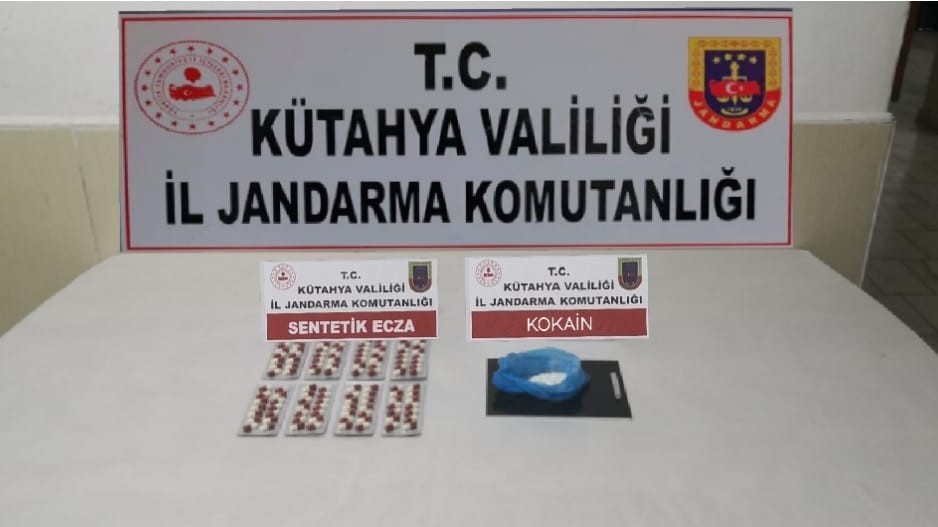 Kütahya'da Jandarma, Kokain ve Sentetik Hap Ele Geçirdi