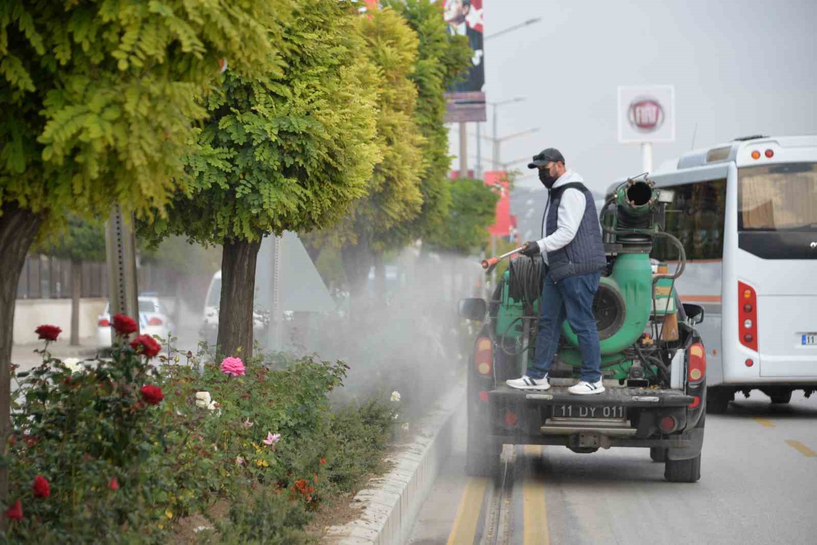 Bozüyük'te Güller İçin İlaçlama Çalışmaları