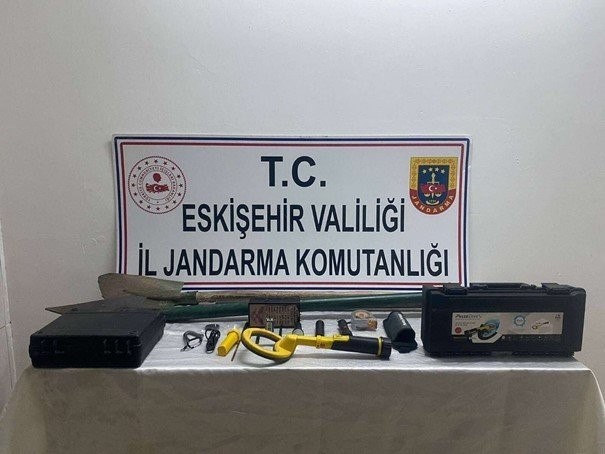 Eskişehir'de Kaçak Kazı Yapan 6 Şahıs Suçüstü Yakalandı