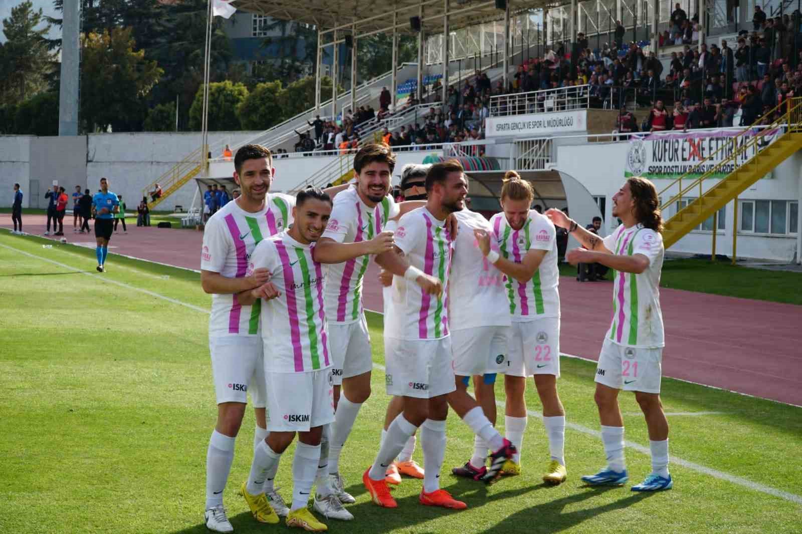 Isparta 32 Spor, Yeni Mersin İdmanyurduspor'u 3-0 mağlup etti.