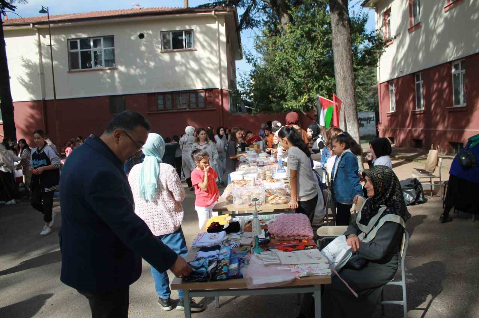 Eskişehir'deki Ortaokuldan Gazze'ye 82 bin TL yardım