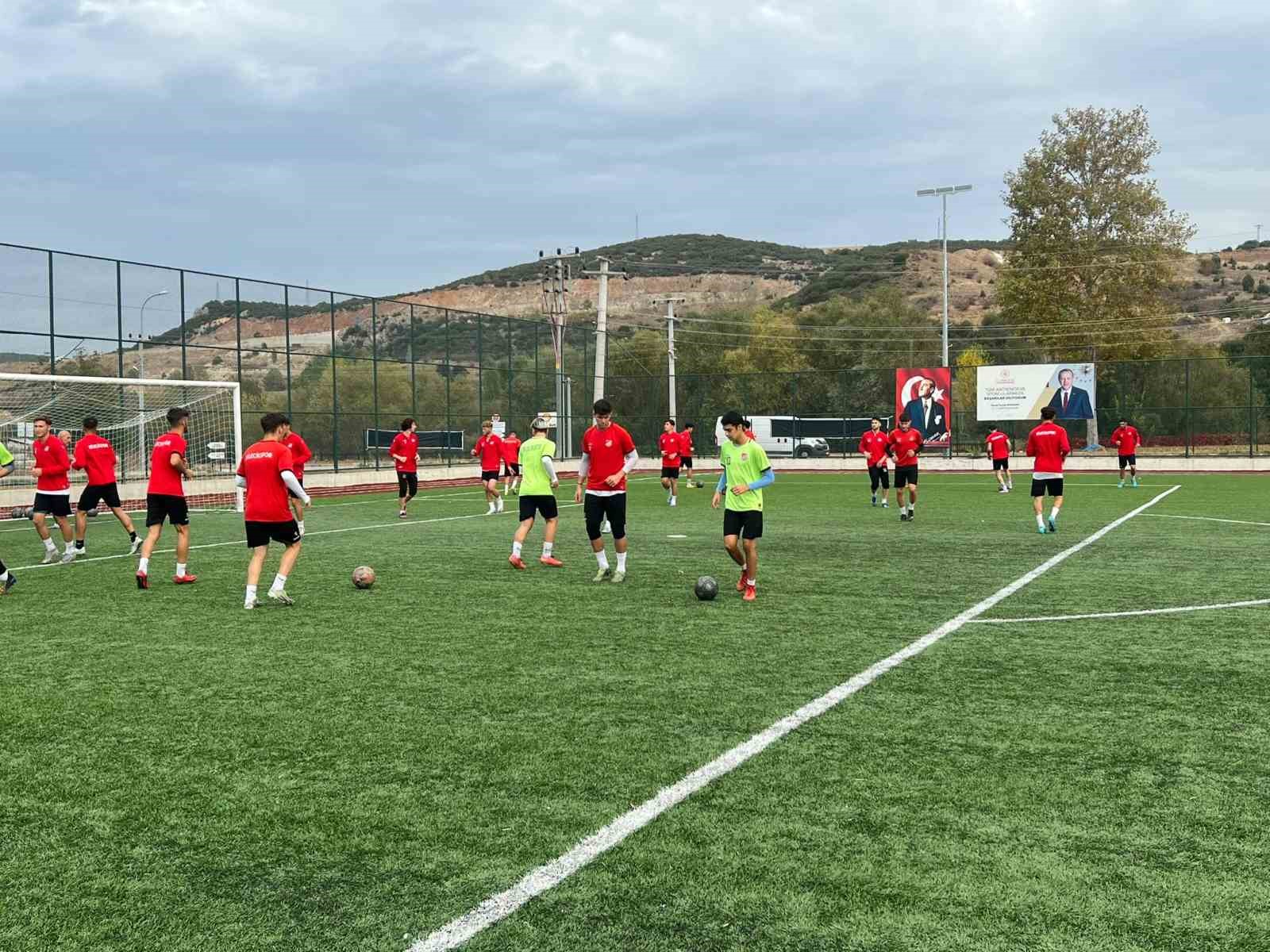 1969 Bilecik Spor, Manisa 1965 SK. maçı öncesi hazırlıklara devam ediyor.