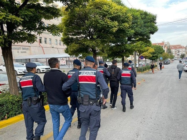 Eskişehir'de Baba ve 2 Oğlu Tefecilik Yaparken Yakalandı