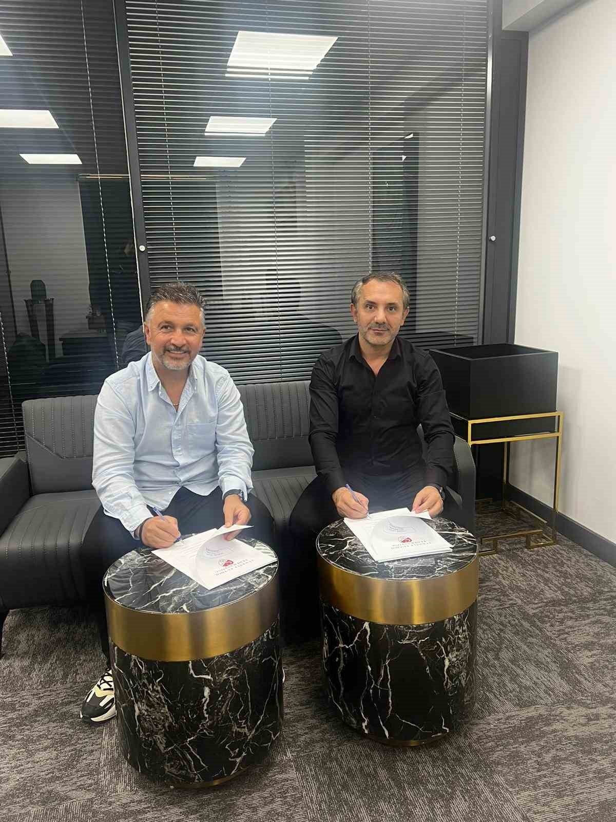 Afyonspor, Teknik Direktör Sinan Yücer ile sözleşme imzaladı.