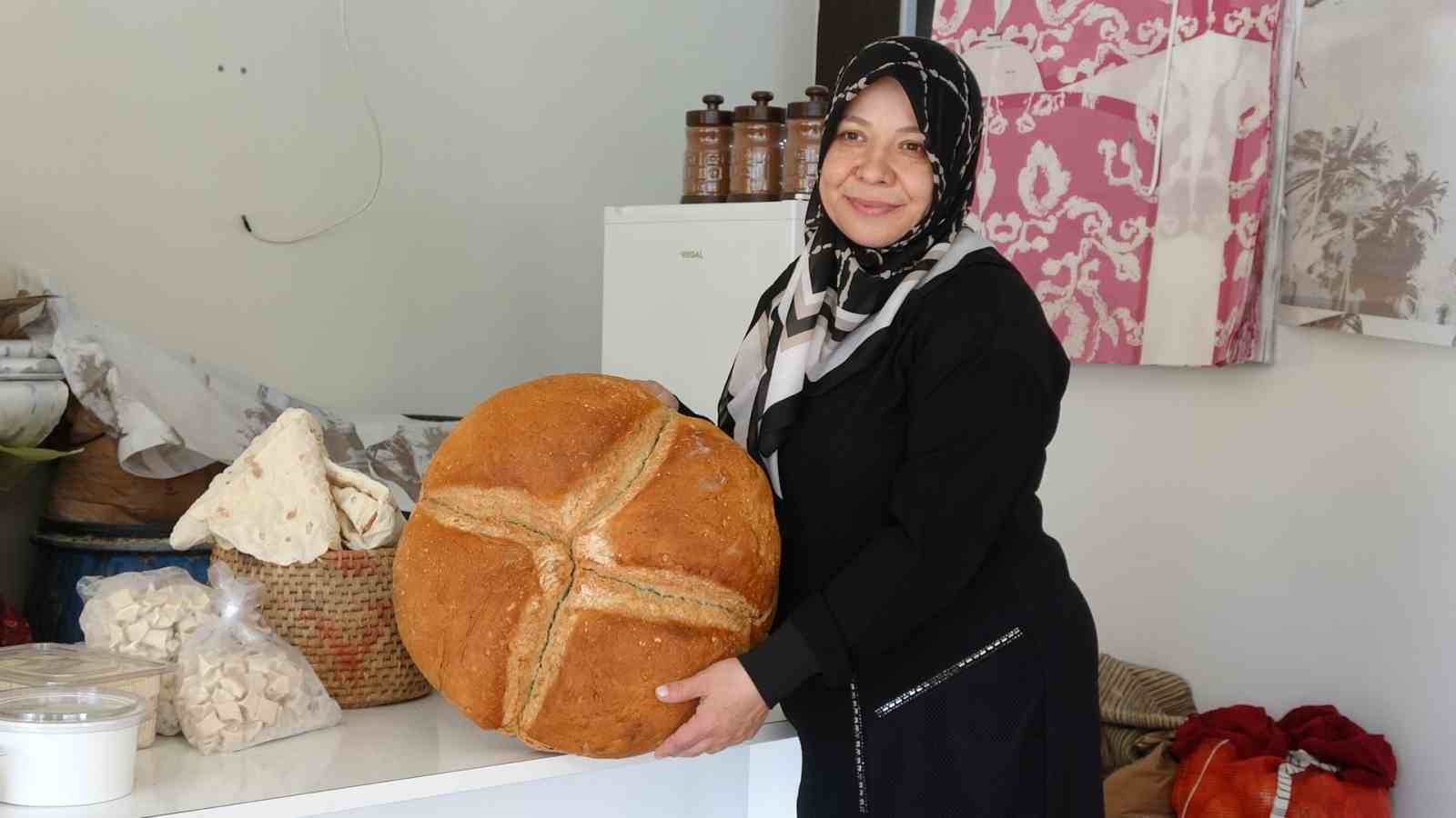 Tavşanlı'daki Gelin ve Görümce, Günlük Taze Ürünler Sunuyor